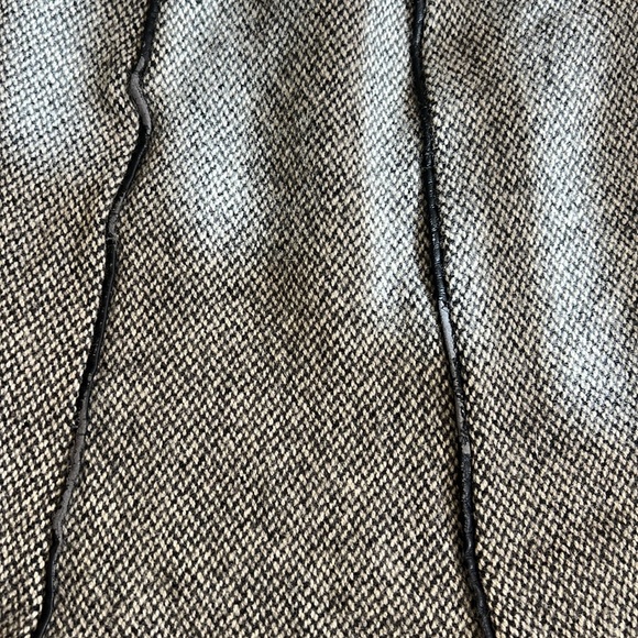 Ralph Lauren Wool Skirt with faux leather piping. - Picture 7 of 7
